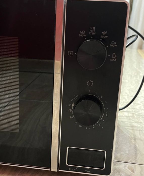 Мікрохвильова піч Whirlpool MWP 101 B б/у