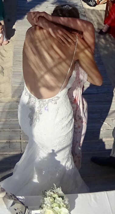 Vestido de noiva ProNovias estilo sereia,de renda francesa e pedraria