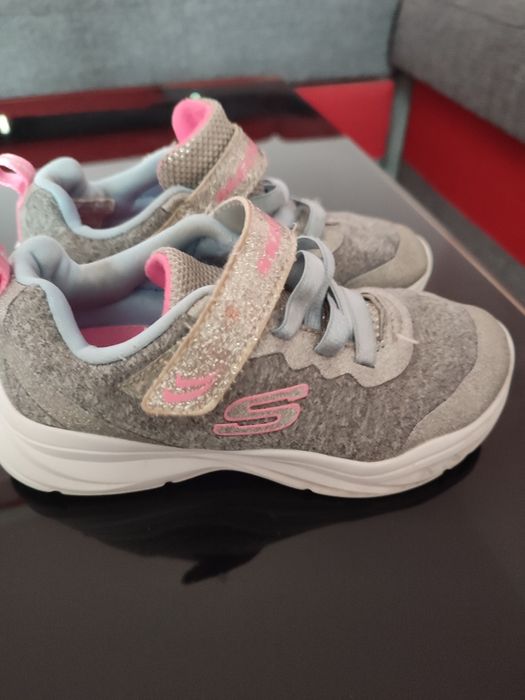 Кросівки  на дівчинку 27 р