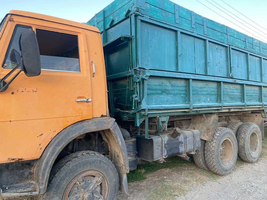 КамАЗ с прицепом самосвал