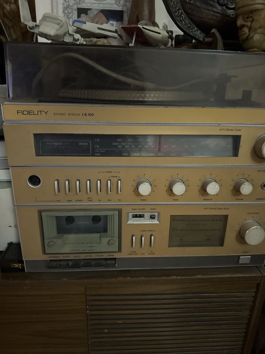 Radio antigo Fidelity stereo