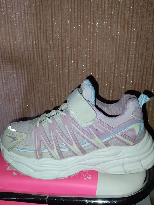 Продам кросівки для дівчинки