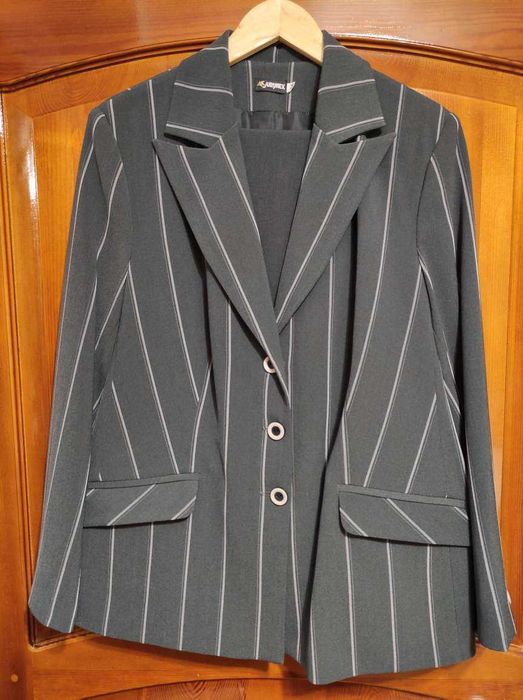 Женский брючный костюм