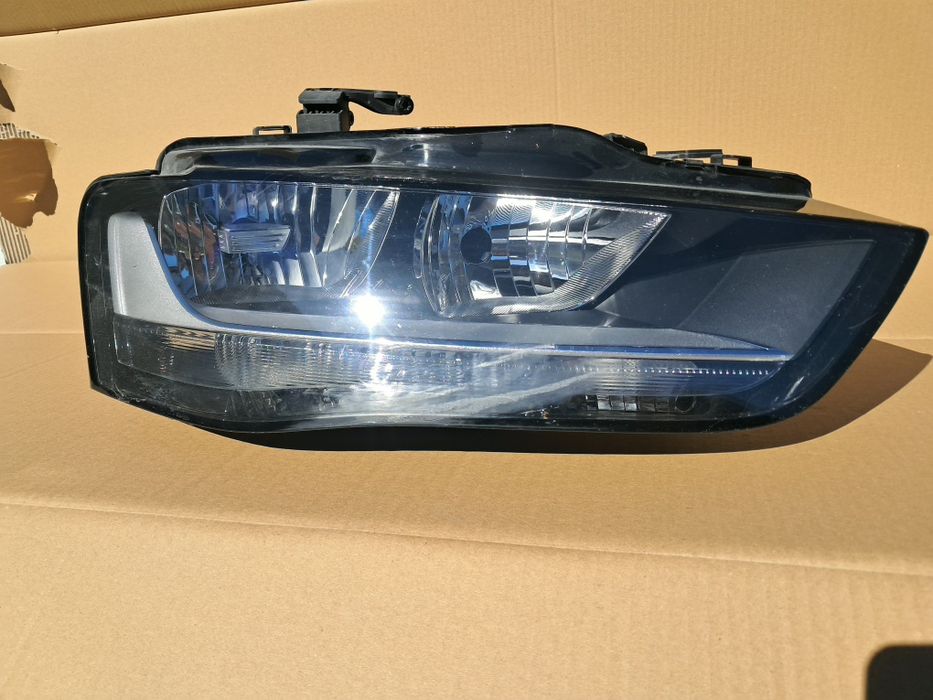 Farol direito  Audi A4 b8.5