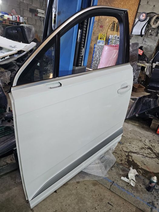 Двері передні ліві Audi Q7 4m