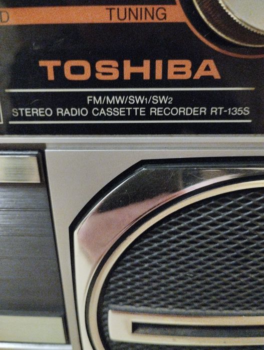 Магнитола TOSHIBA RT-135S Bom Beat.