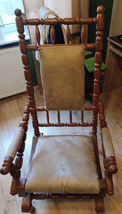 Fotel bujany z podnóżkiem starodawny