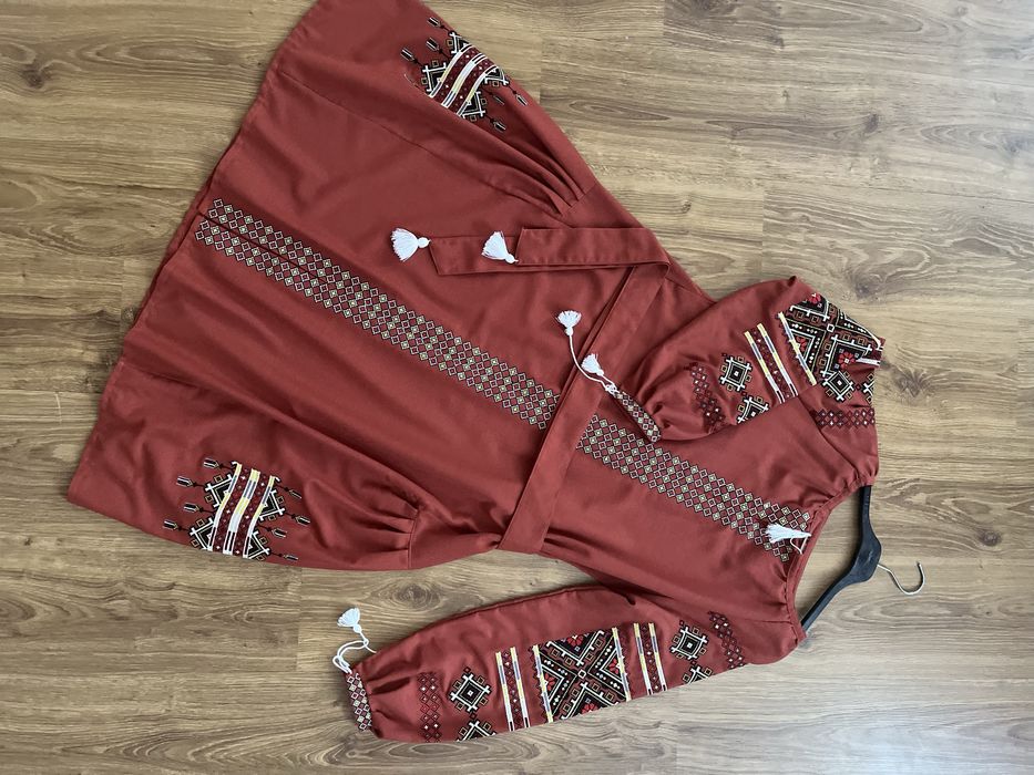 Продам нове вишите плаття, розмір 50–52