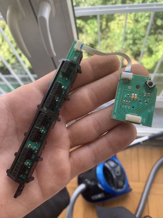 Panel przycisków z telewizora Grundig 32” (VPZ190R-4)