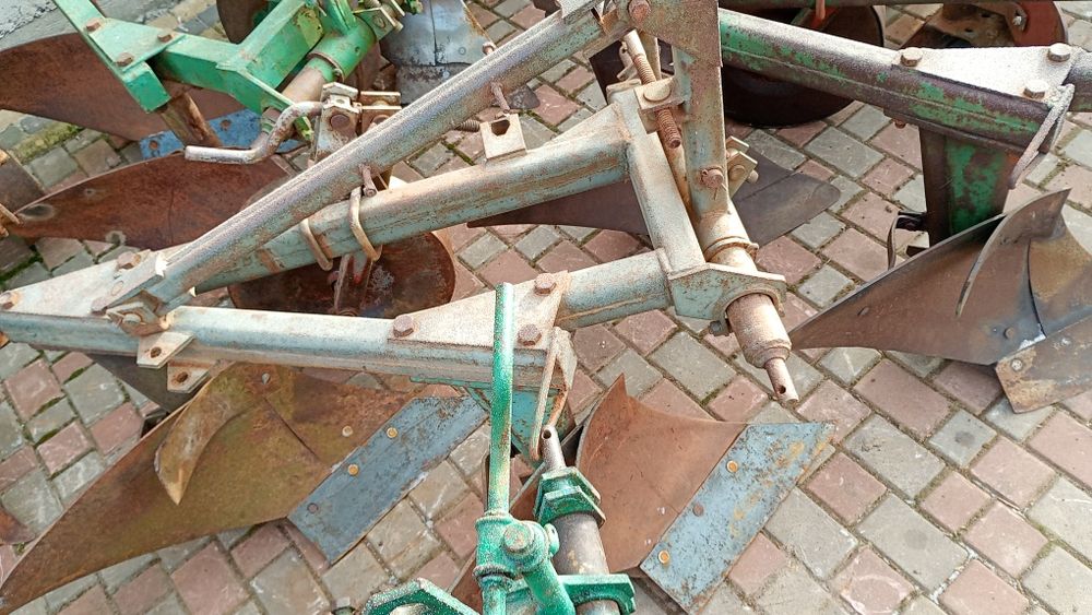 Продам плуги 2по30 3по30-2по30-4по30-4по25-5по25-2по25-3по25