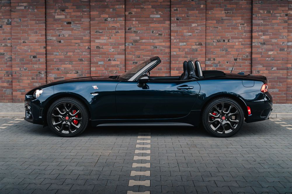 Abarth 124 Spider wynajem ( Cabrio, wypożyczalnia samochodów, wydech)