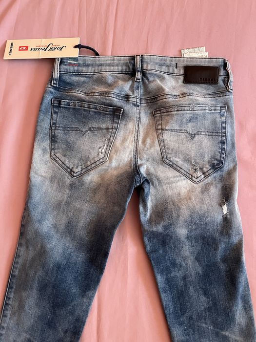 Wyprzedaż końcówek spodnie damskie Diesel.