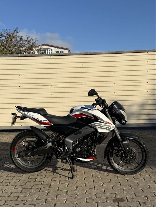 bajaj  pulsar ns200