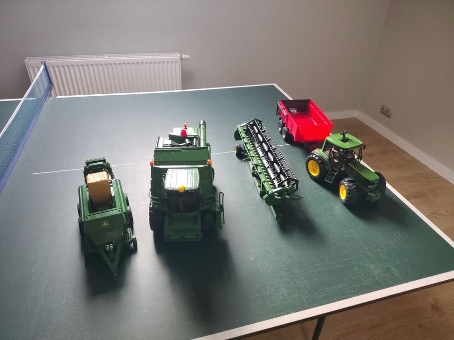 Zestaw Bruder kombajn+ traktor+ dodatki John Deere