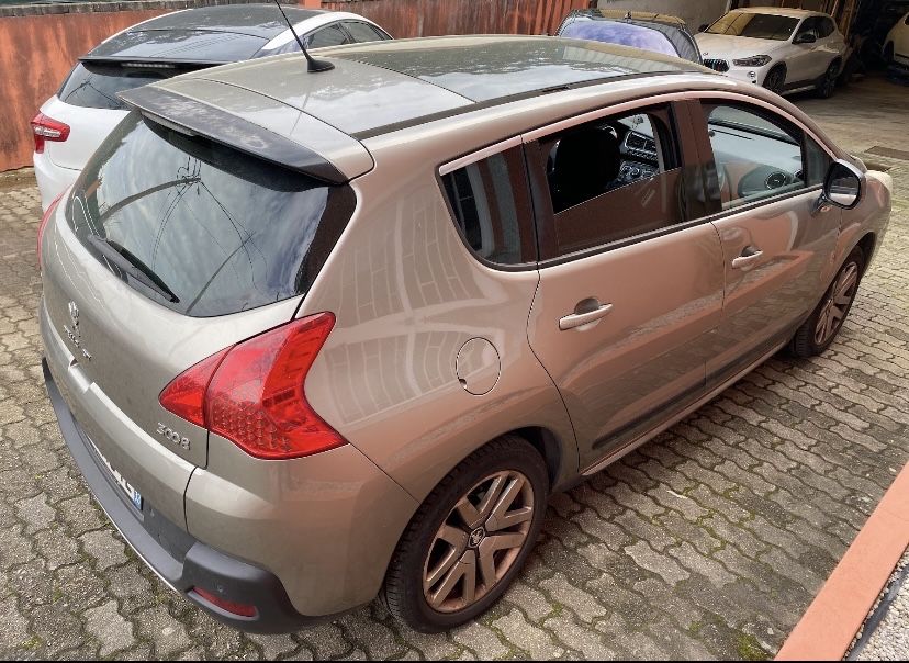 Peugeot 3008 hibrida para peças