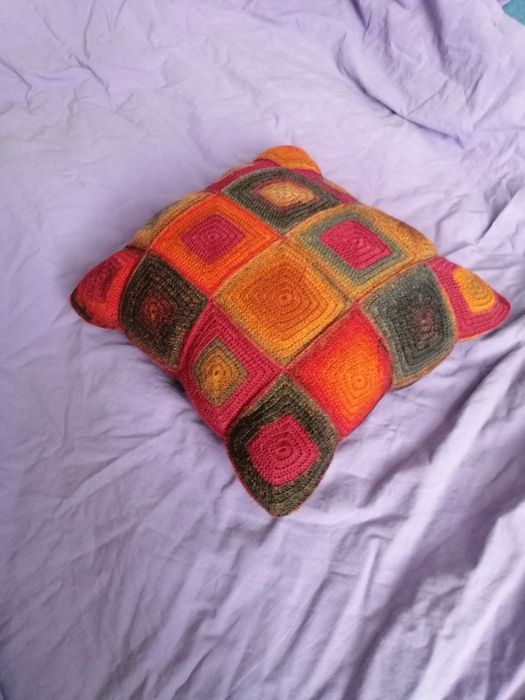 Подушки вязаные диванные