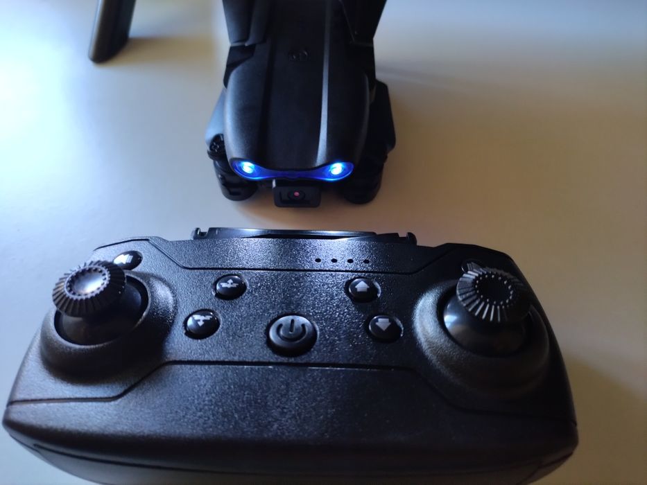 Full HD 4K Camera Drone + Carrying Case (New), Complete64174059089153121