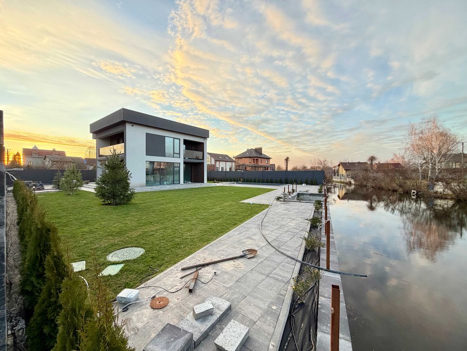 Продаж будинку свій вихід до озера Святище Осокорки 7км від метро