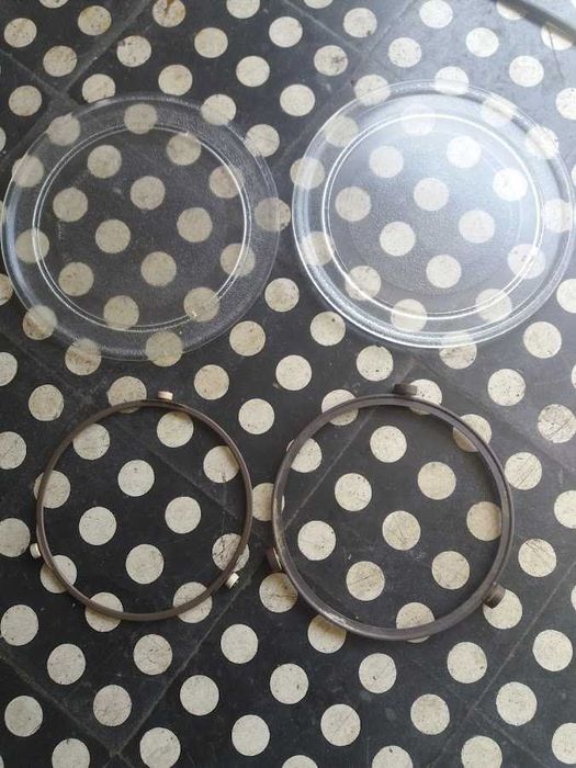 Pratos para microondas e rodinhas