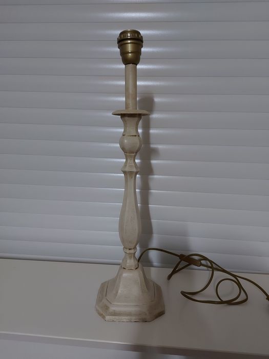 Pe de candeeiro pintado à mão