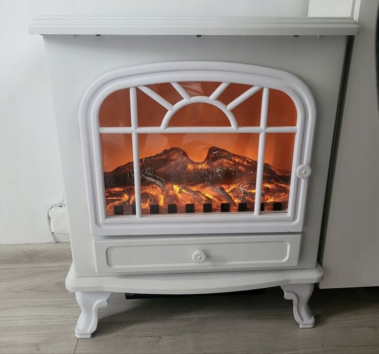 Kominek elektryczny biały 2000W z funkcją grzania i efektem płomienia