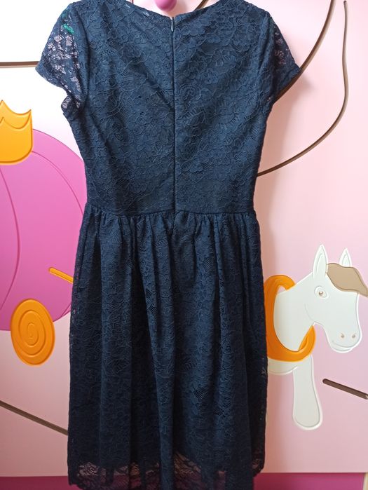 Sukienka koronka 134 piękna stan idealny granatowa