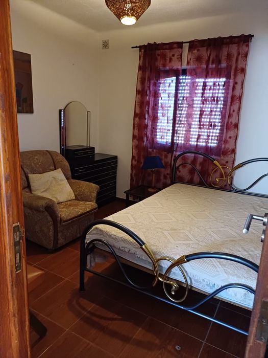 Quarto  individual no Carregado