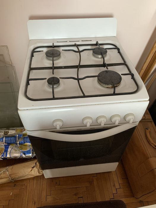 Газова плита з духовкою Indesit