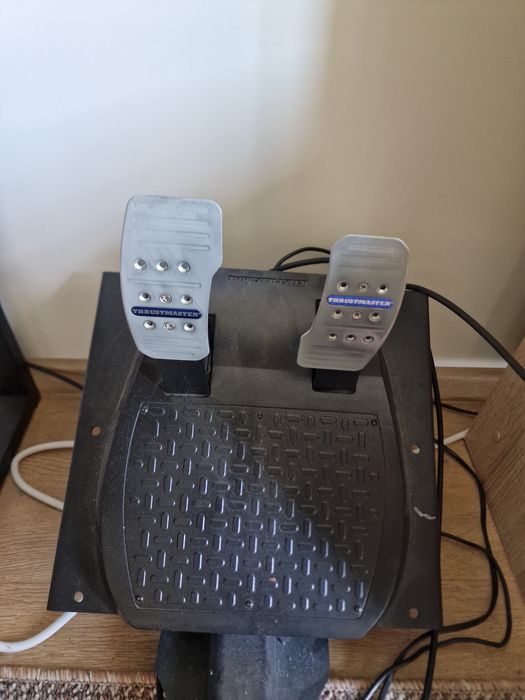 Fotel kierownica symulator thruthmaster t300rs