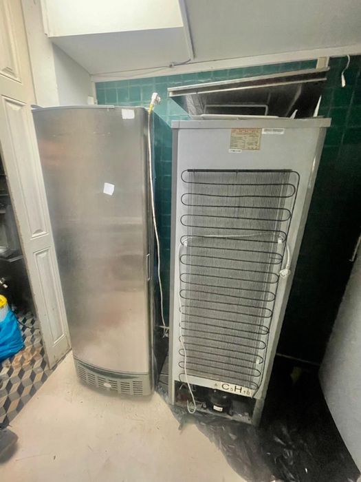 Arca congeladora vertical em inox