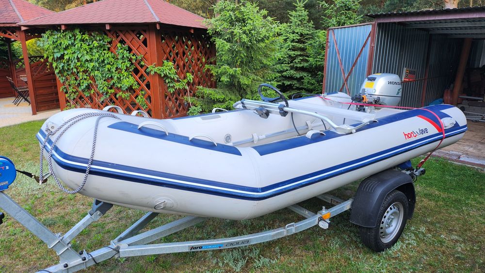 Ponton Honda z przyczepą i silnikiem 20hp
