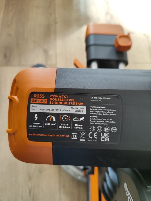 Piła ukosowa z posuwem Evolution 2000w, tarcza 255mm. 06/2025 rok
Piła