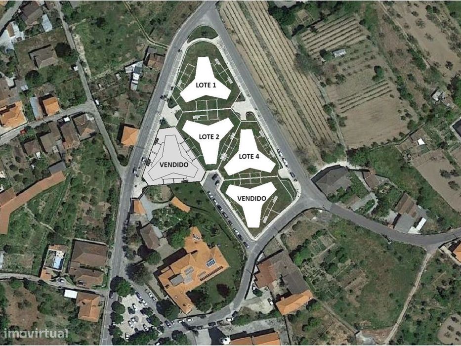 Plot for 3 Detached Houses in São João de Lourosa