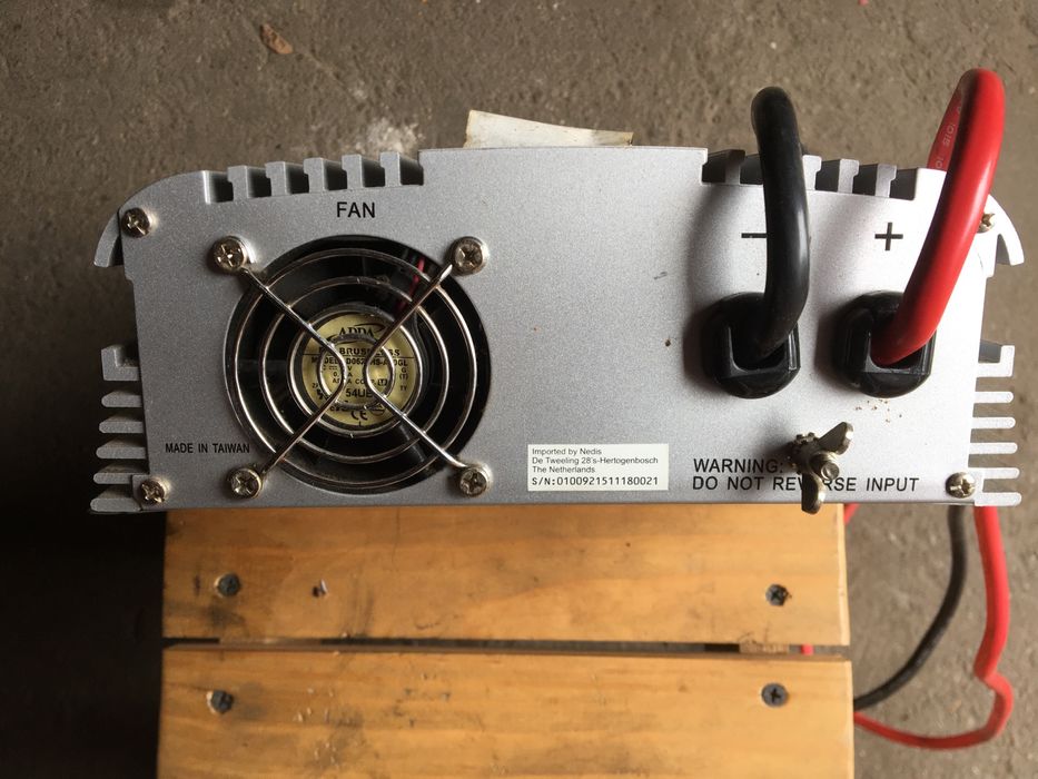 Інвертор 24/230 Вольт