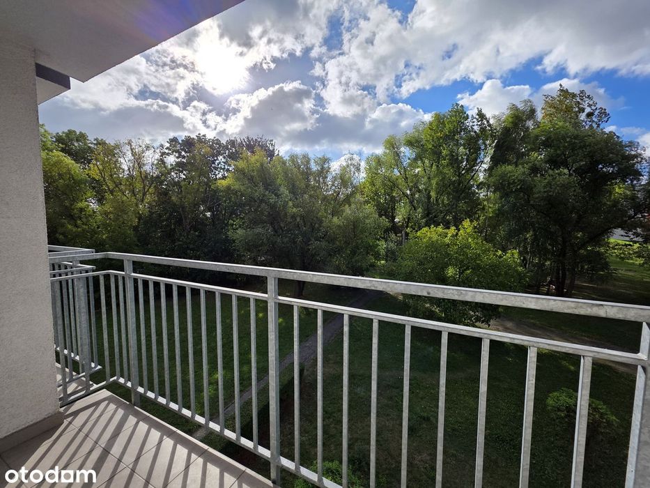 | Niskie piętro | Balkon | Ustawne duże pokoje |