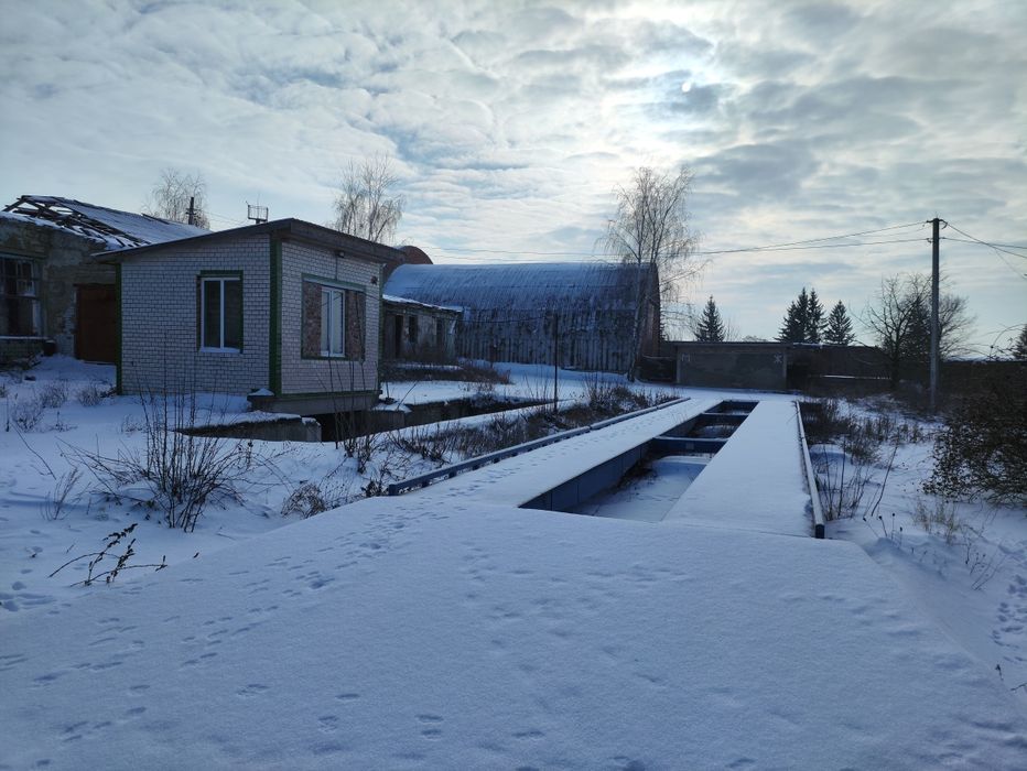 Продам приміщення, склади ... На території консервного заводу.