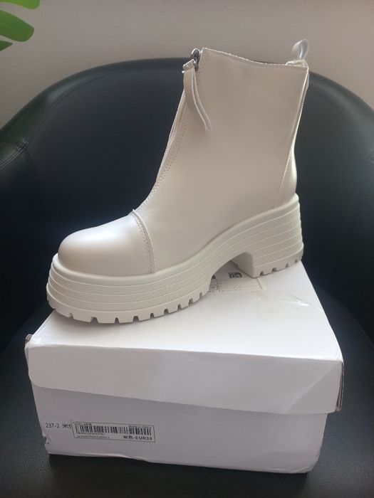Botas Cremes tamanho 38