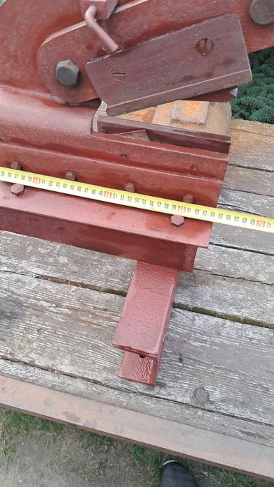 Gilotyna do cięcia blachy