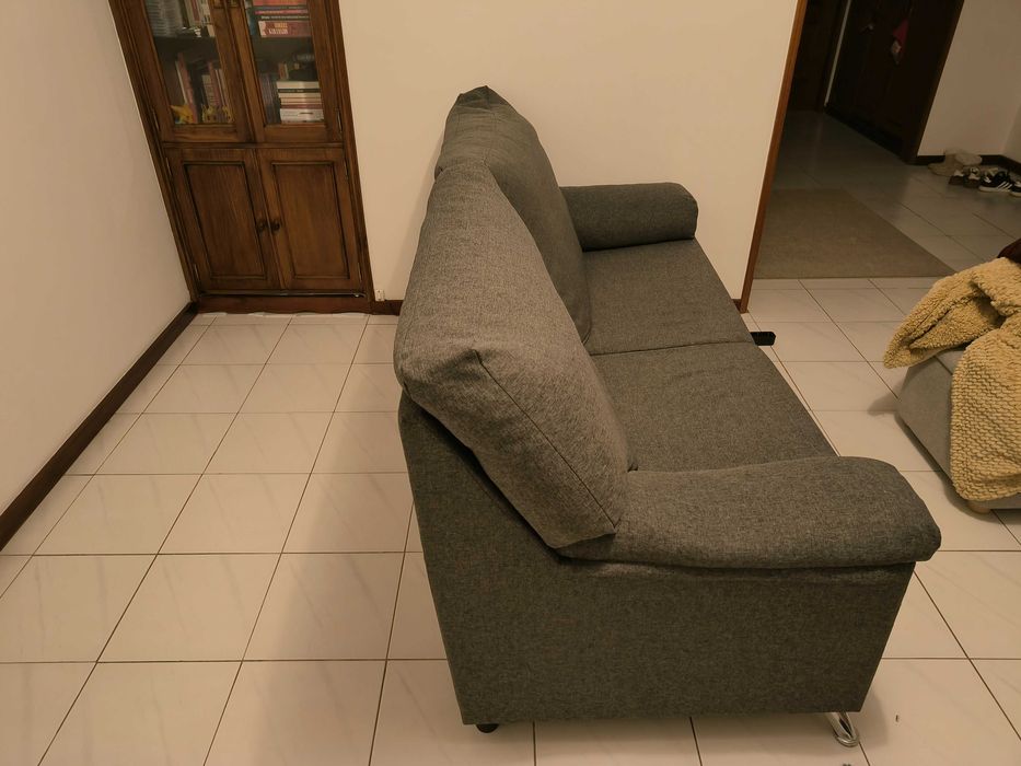 Sofá de dois lugares