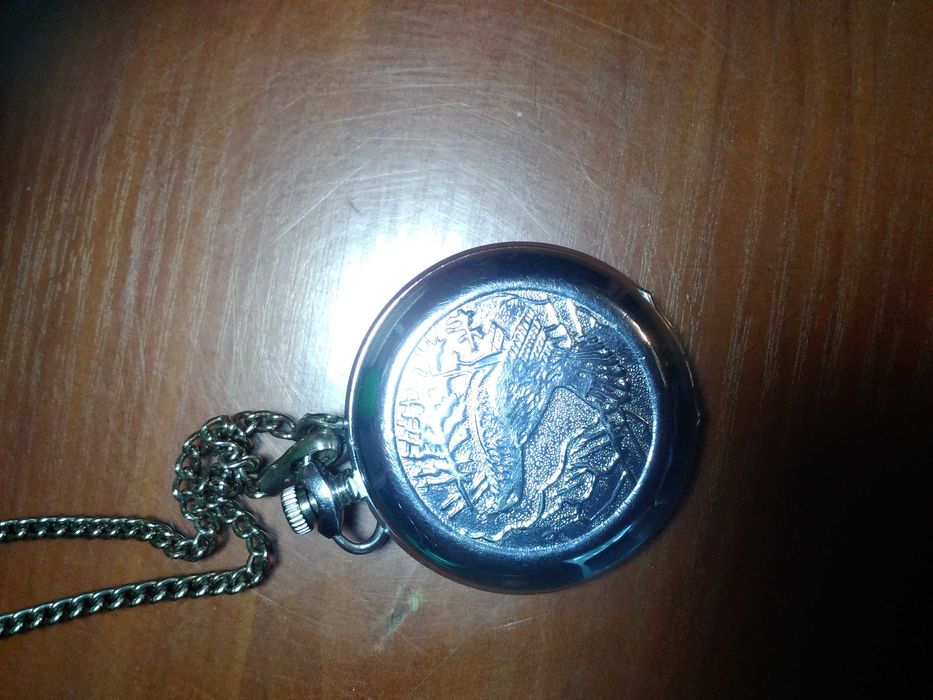 Часы механические на цепочке советских времен