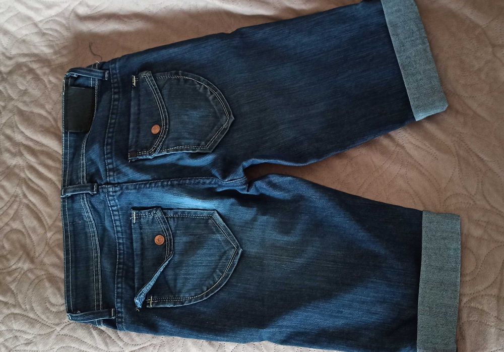 Spodenki jeansowe damskie - do kolan