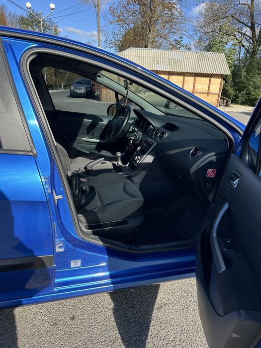 Продам peugeot 308 2010року