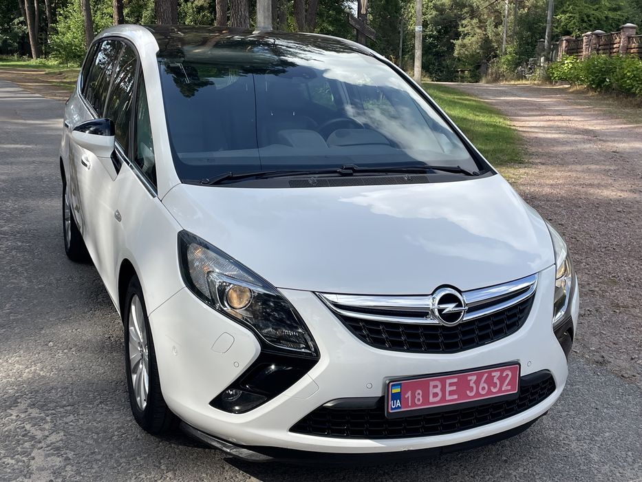 Свіжопригнана Opel Zafira Tourer 2013р.в  1.6 газ/бензин