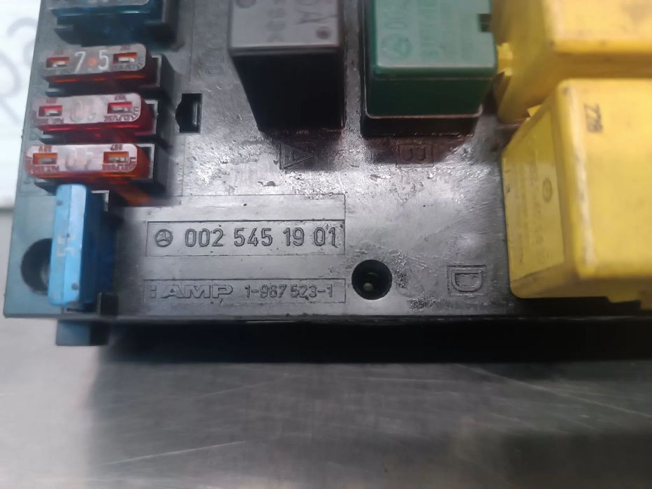 CAIXA DE FUSIVEIS / SAM MERCEDES CLASSE E / C W202 W210 REF: