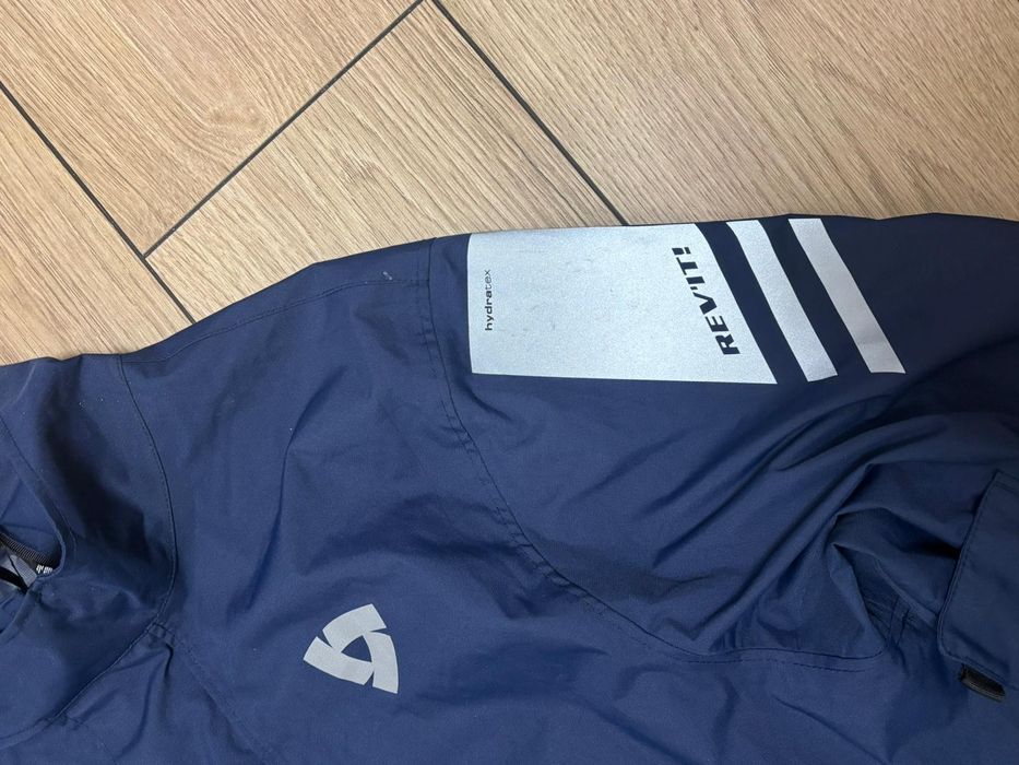 Koplet przeciwdeszczowy marki Rev'it.