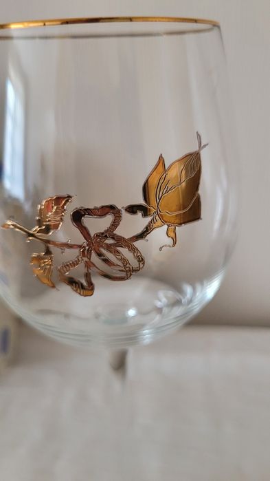 Бокали весільні. Хрусталь на високій ножці. Нові лежали у шафі.