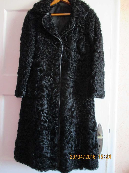 Śliczne futerko karakułowe