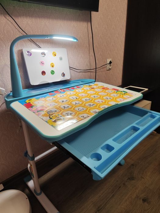 Парта дитяча з лампою