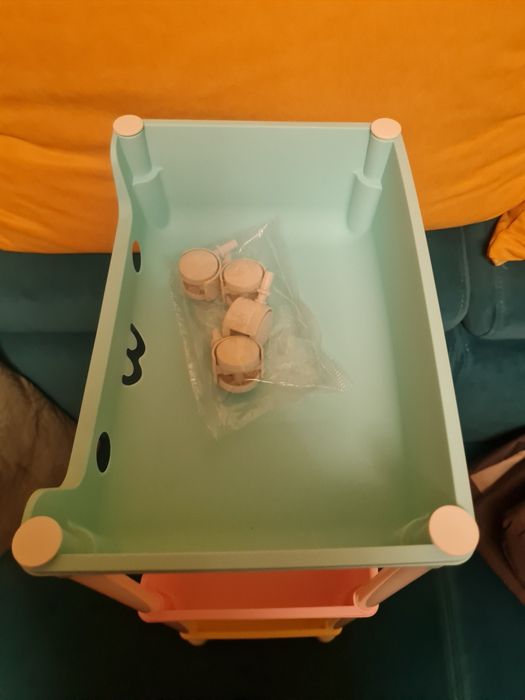 Pojemniki, regał na zabawki