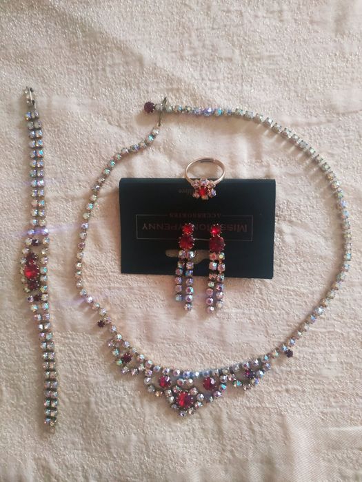 Клипсы (ювелирная бижутерия)